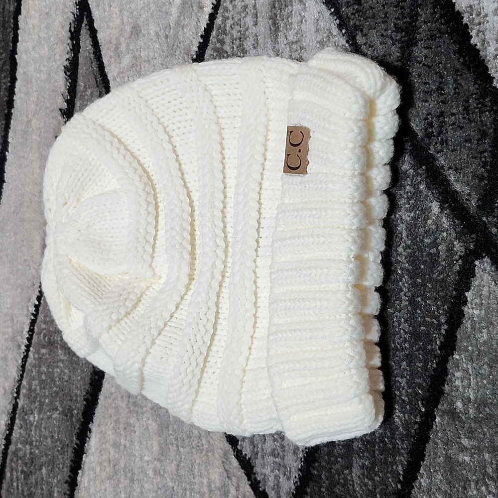 C.C IVORY CLASSIC CABLE-KNIT WINTER BEANIE HAT